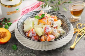 Фруктовый салат с дыней и нектаринами Фруктовый салат с дыней и нектаринами