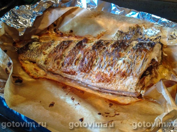 Белый амур, запеченный с творожным сыром в фольге