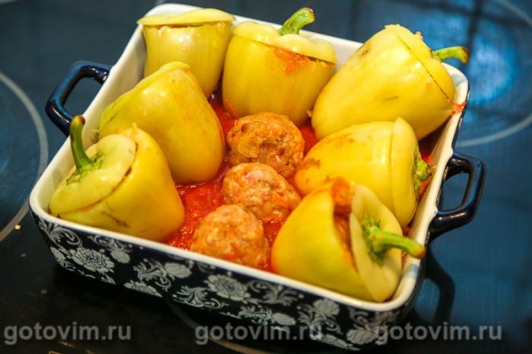 Фаршированные перцы с мясом и булгуром в духовке