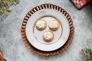 Закуска с лососем и каперсами Закуска с лососем и каперсами