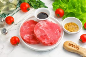 Стейк из тунца на сковороде Стейк из тунца на сковороде