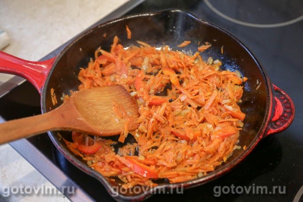 Рулетики из свинина с фаршем, тушенные в овощном соусе Рулетики из свинина с фаршем, тушенные в овощном соусе