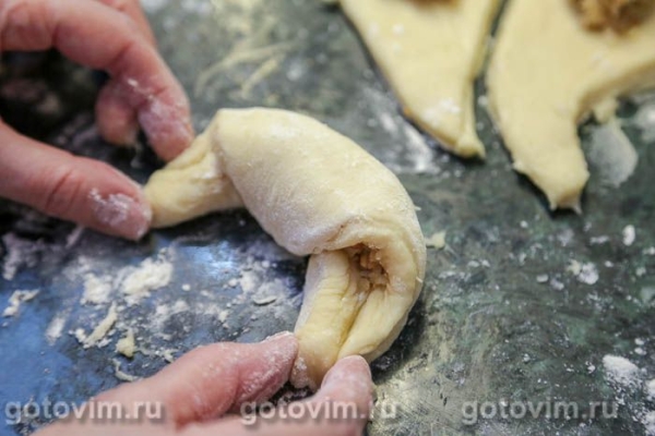 Рогалики с яблоками и орехами из теста на кефире Рогалики с яблоками и орехами из теста на кефире