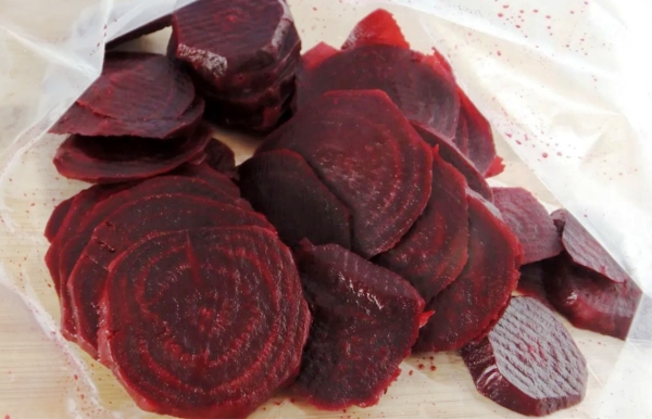 И салат, и гарнир, и закуска. Такой рецепт из свёклы мне ещё не встречался И салат, и гарнир, и закуска. Такой рецепт из свёклы мне ещё не встречался