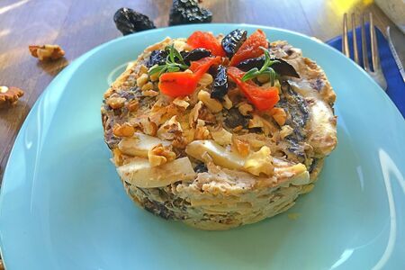 Салат "черная курица" Салат "черная курица"