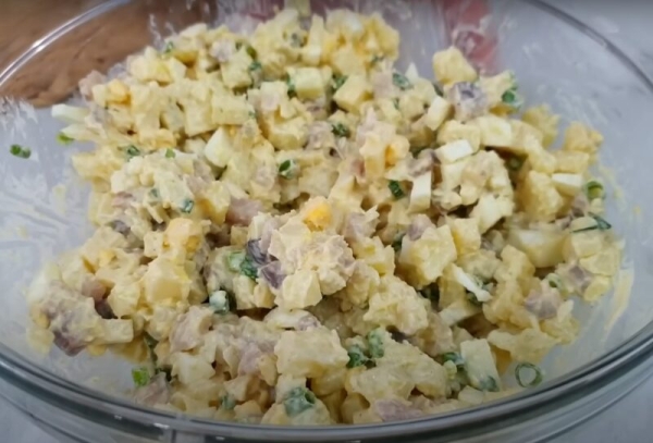 Салат, который я готовлю каждые выходные. Нежнейшая селедка и яйца: невероятно вкусное сочетание