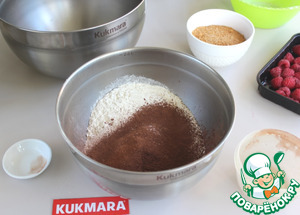 Шоколадный пирог с кабачком и малиной