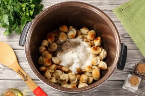 Пельмени в сметане в мультиварке Пельмени в сметане в мультиварке