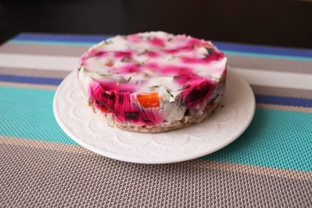 Закусочный торт-желе с селёдкой Закусочный торт-желе с селёдкой