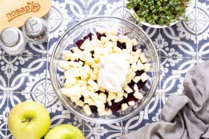 Салат из свеклы и яблок Салат из свеклы и яблок