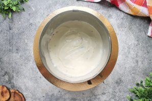 Шоколадный торт с малиной и голубикой