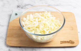 Салат из капусты с зеленой заправкой Салат из капусты с зеленой заправкой