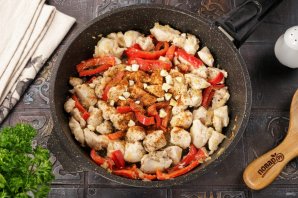 Фрикасе из курицы со сметаной Фрикасе из курицы со сметаной