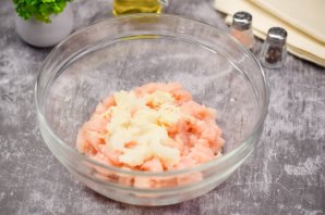 Рубленые котлеты в панировочных сухарях на сковороде Рубленые котлеты в панировочных сухарях на сковороде