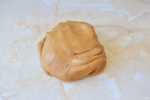 Медовик с клубникой и сметанным кремом Медовик с клубникой и сметанным кремом