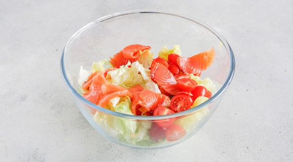 Салат Цезарь с семгой, пошаговый рецепт с фото на 680 ккал Салат Цезарь с семгой, пошаговый рецепт с фото на 680 ккал