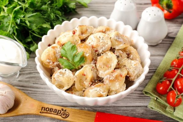 Пельмени в сметане в мультиварке Пельмени в сметане в мультиварке