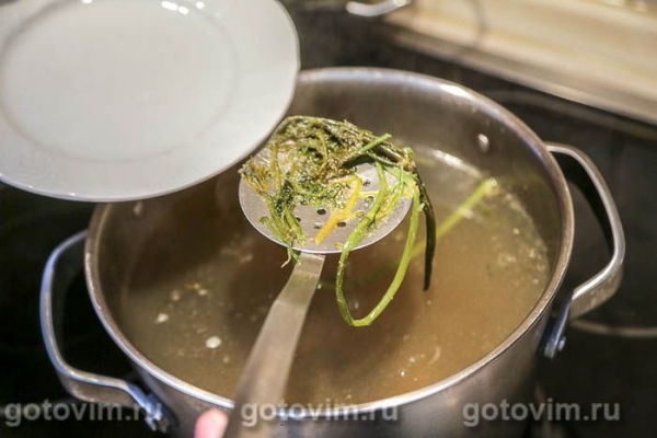 Щи с мясом и солеными грибами