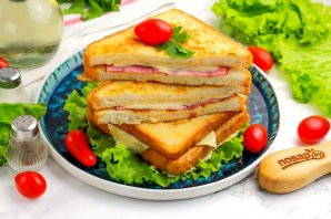 Тосты с ветчиной и сыром Тосты с ветчиной и сыром