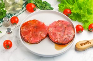 Стейк из тунца на сковороде Стейк из тунца на сковороде