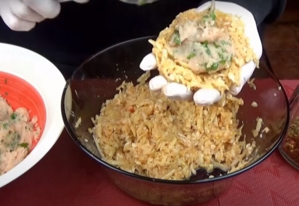 Картошка и фарш. Рецепт невероятно вкусных котлет за считанные минуты Картошка и фарш. Рецепт невероятно вкусных котлет за считанные минуты