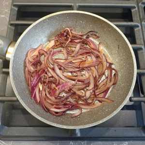 Пицца с луком и сыром Пицца с луком и сыром