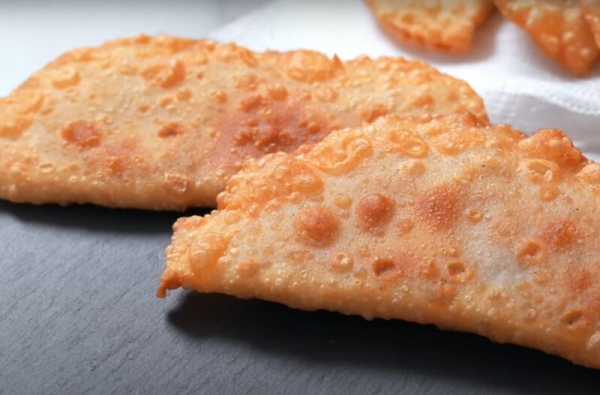 Идеальный рецепт сочных домашних чебуреков. Без водки, уксуса и разрыхлителя Идеальный рецепт сочных домашних чебуреков. Без водки, уксуса и разрыхлителя