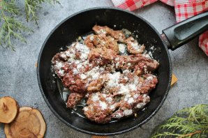 Печень по-строгановски с молоком Печень по-строгановски с молоком