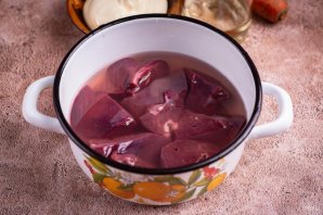 Печень с морковью и луком