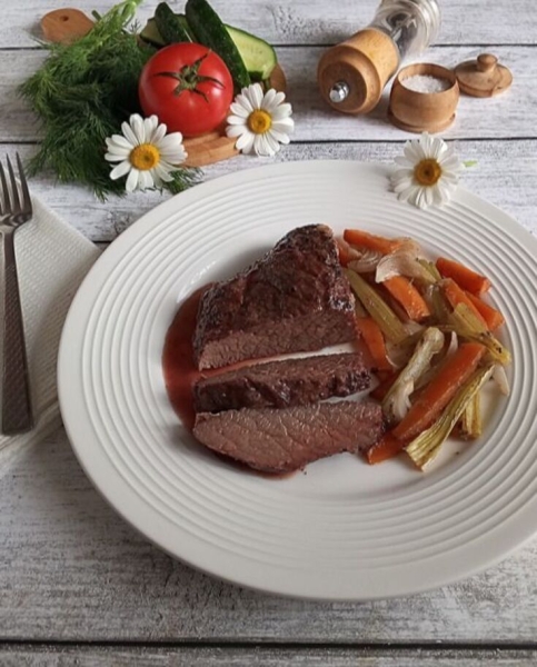 Ростбиф со сливочным маслом на овощной подушке #пушкинкулинар Ростбиф со сливочным маслом на овощной подушке #пушкинкулинар