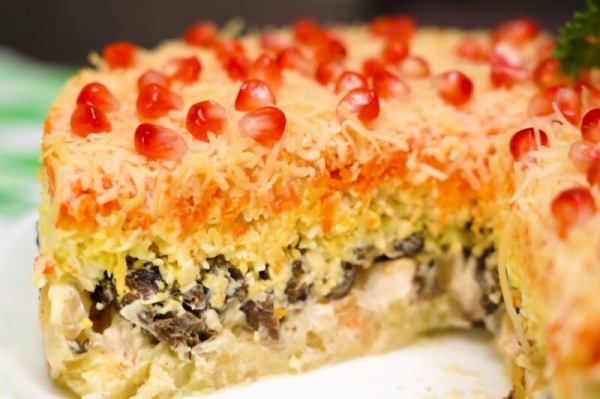 Секрет салата «Татьяна»: простая комбинация продуктов, которая дает невероятный вкус. Удивите своих близких!