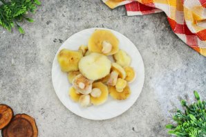 Жареные маслята с картошкой Жареные маслята с картошкой