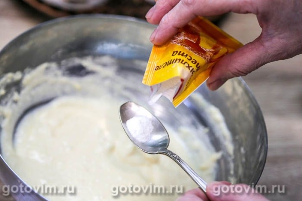 Творожная запеканка с бананами и манкой в микроволновке