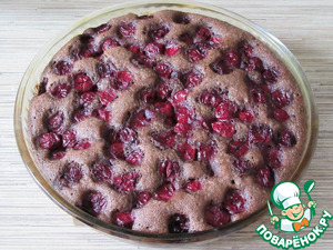 Шоколадный пирог с вишней