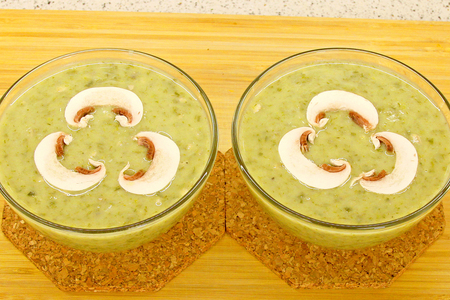 Суп из зелёного лука, грибов и картошки: хорош и зимой, и летом, и в пост!