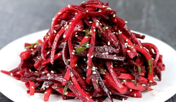 Простой салат из свёклы и моркови, который я готовлю постоянно. Невероятно полезный рецепт Простой салат из свёклы и моркови, который я готовлю постоянно. Невероятно полезный рецепт