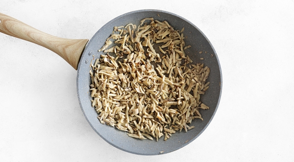 Жюльен в тарталетках с грибами в духовке, пошаговый рецепт с фото на 167 ккал