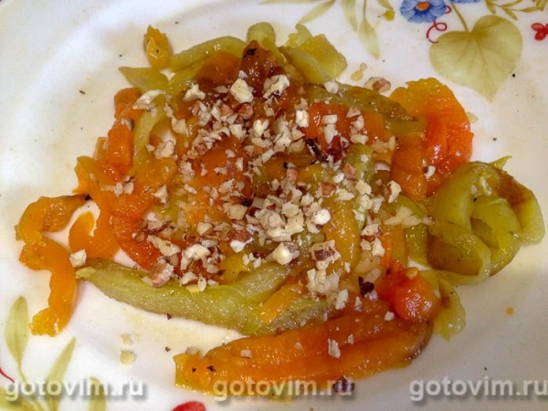 Запечённые перцы с сыром страчателла и грецкими орехами