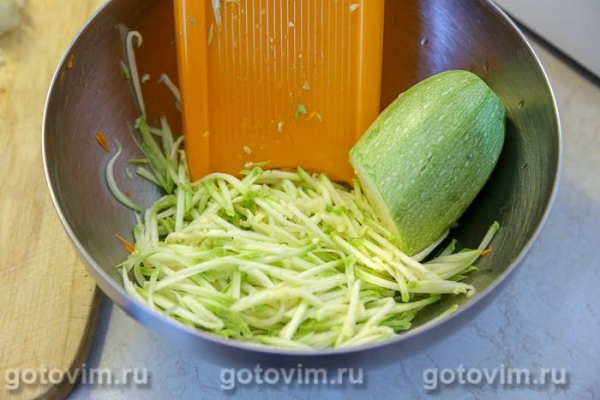 Мясной суп с кабачками и нутом