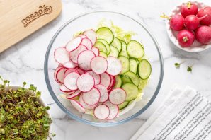 Салат с пекинской капустой и редиской Салат с пекинской капустой и редиской