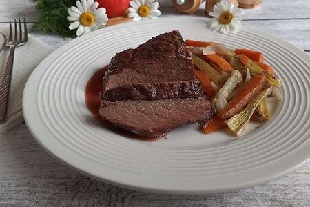 Ростбиф со сливочным маслом на овощной подушке #пушкинкулинар Ростбиф со сливочным маслом на овощной подушке #пушкинкулинар