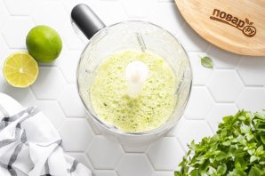 Сок с базиликом и лаймом