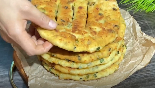 Как сделать простые и вкусные лепешки на кефире. Бабушка научила готовить только так Как сделать простые и вкусные лепешки на кефире. Бабушка научила готовить только так