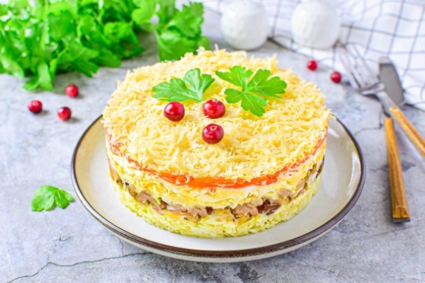 Салат "Мимоза" с копчёной скумбрией Салат "Мимоза" с копчёной скумбрией