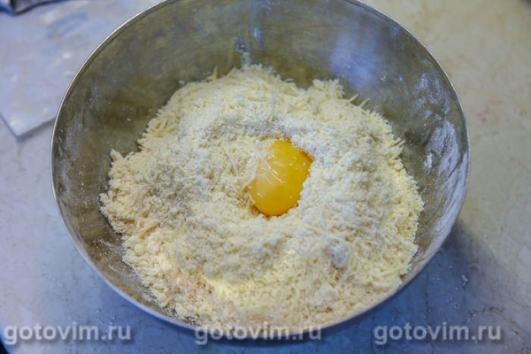 Киш с лисичками и сыром с голубой плесенью Киш с лисичками и сыром с голубой плесенью