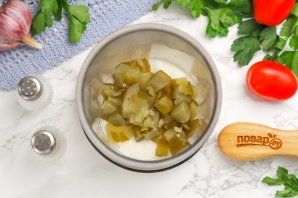 Соус белый с солеными огурцами Соус белый с солеными огурцами