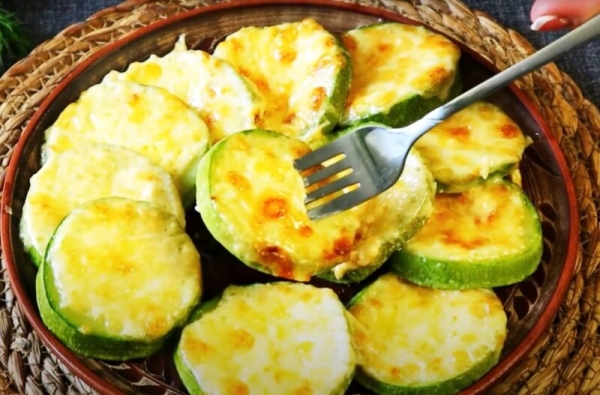 Кабачки по-новому за 15 минут. Готовлю так, когда хочется чего-то легкого, но сытного Кабачки по-новому за 15 минут. Готовлю так, когда хочется чего-то легкого, но сытного