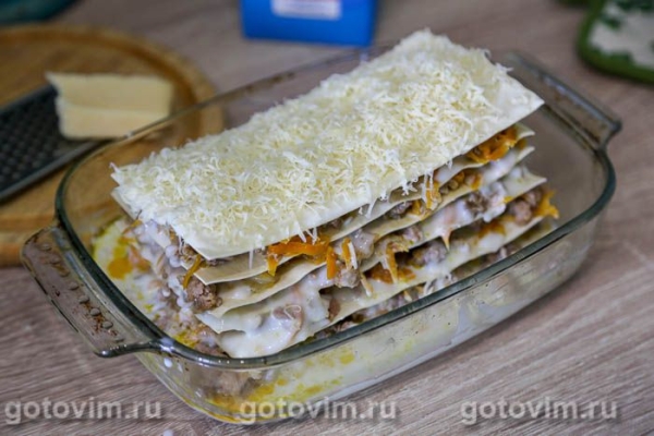 Мясная лазанья с соусом бешамель в микроволновке