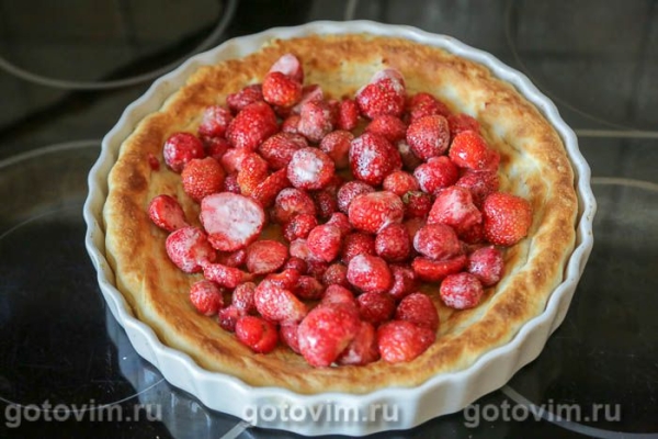 Пирог с клубникой и сметаной Пирог с клубникой и сметаной