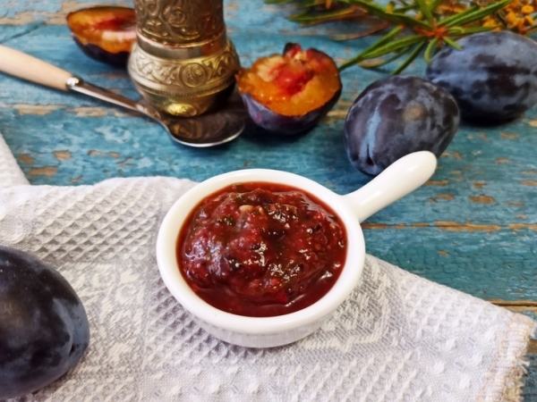 Острый сливовый соус на зиму без варки Острый сливовый соус на зиму без варки